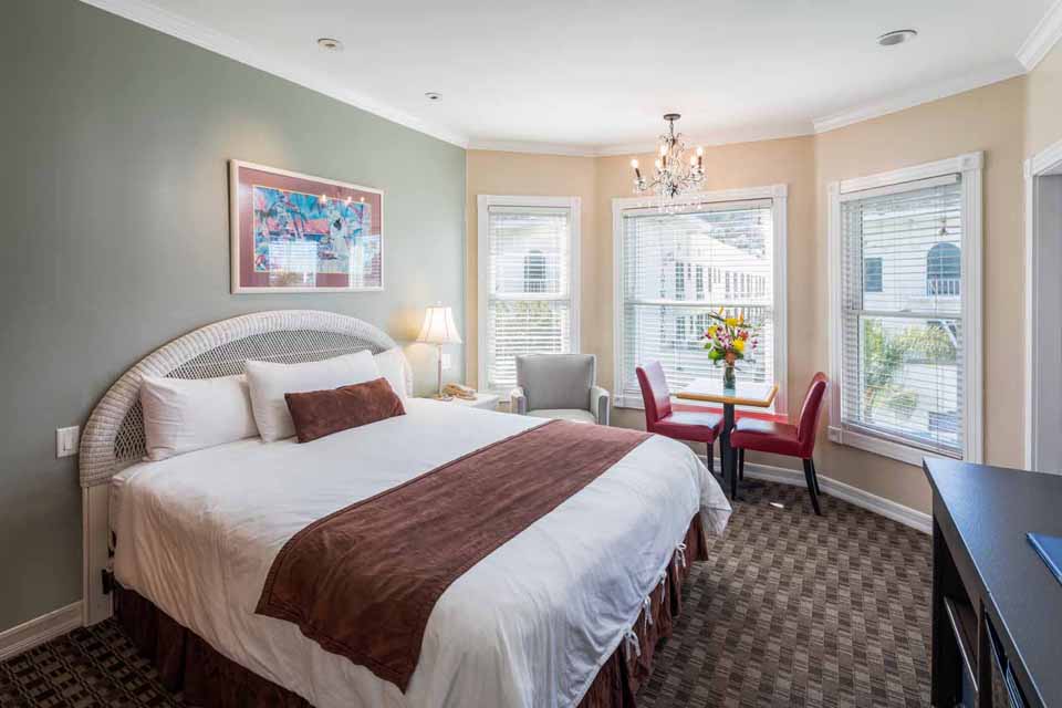 Catalina Hotel Glenmore Plaza King and Queen Mini Suite